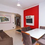 Apartamento moderno de 3 quartos com vista mar para 7 pessoas em Copacabana!